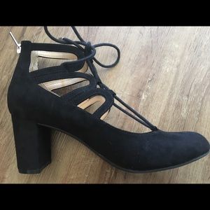 Unisa women’s black suede dress shoes